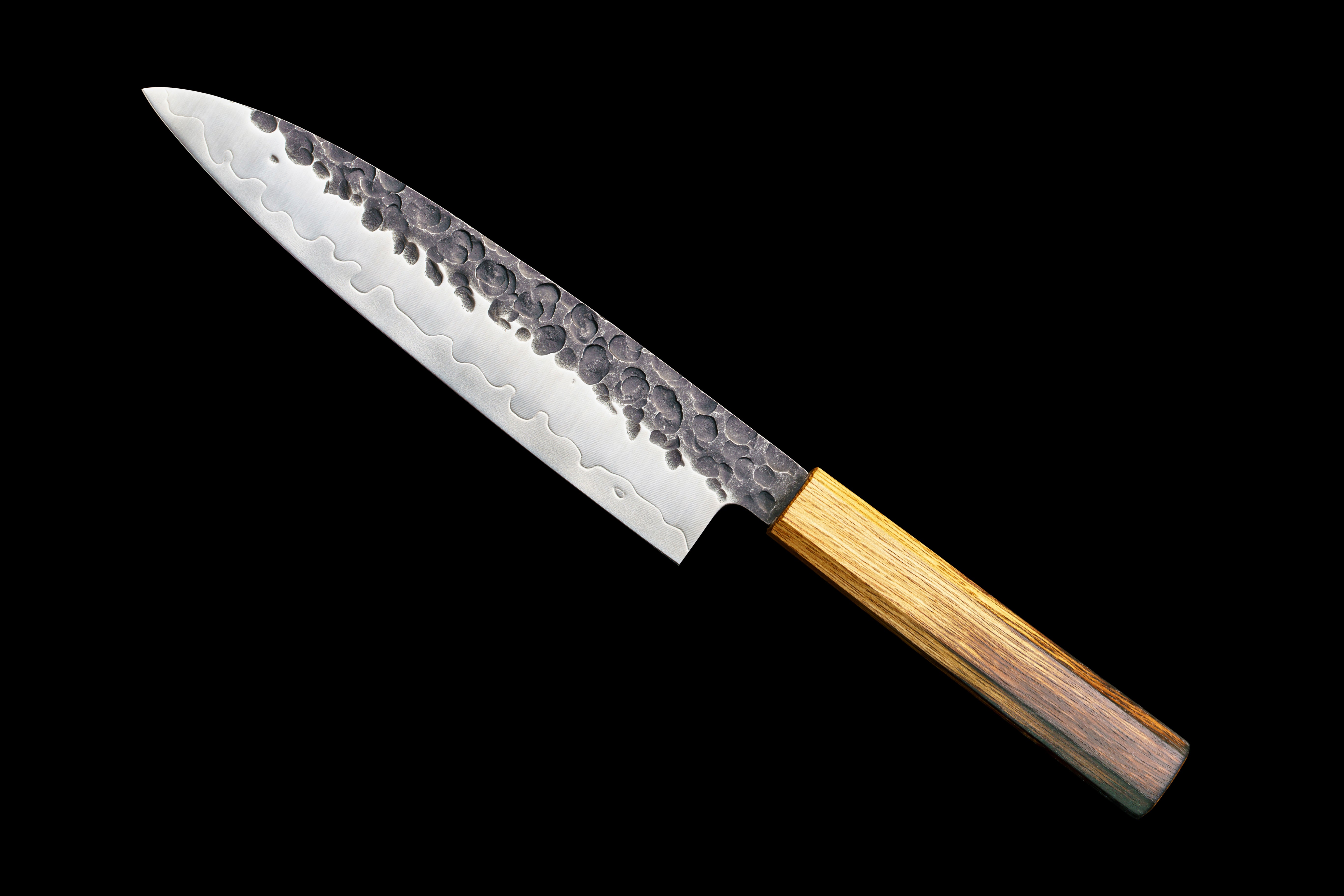 包丁の堺徳|牛刀包丁 黒鎚目 モリブデン 焼漆柄