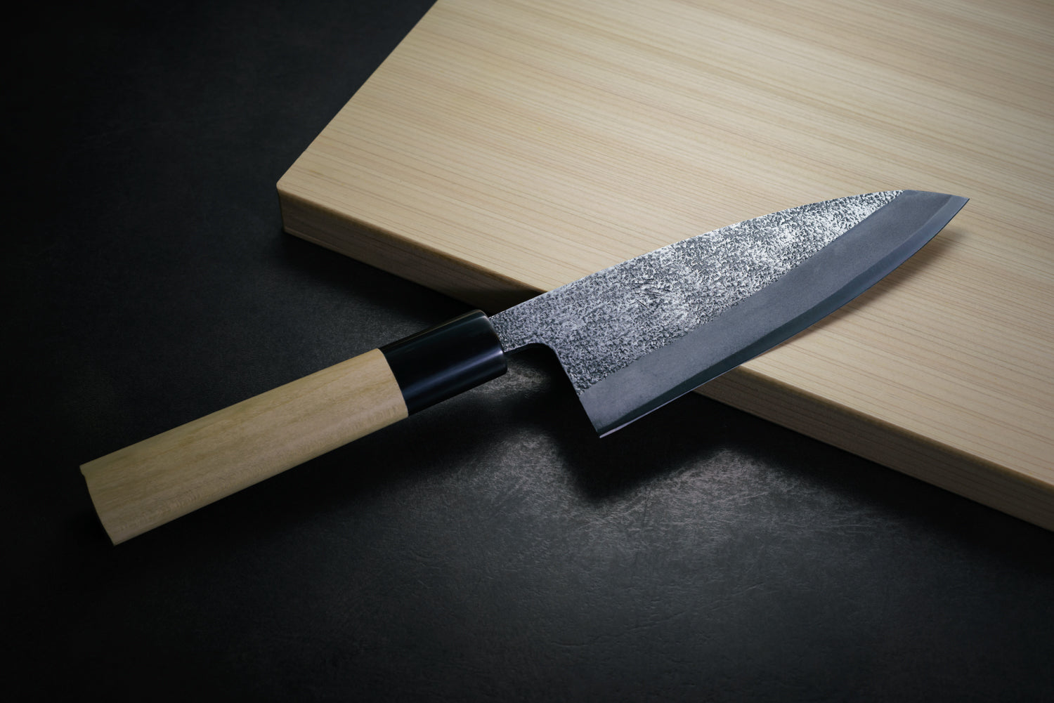 Houchou no Sakaitoku | Ajikiri Sakai Cutlery Shirogami #2 Hammered Finish Buffalo Horn Handle